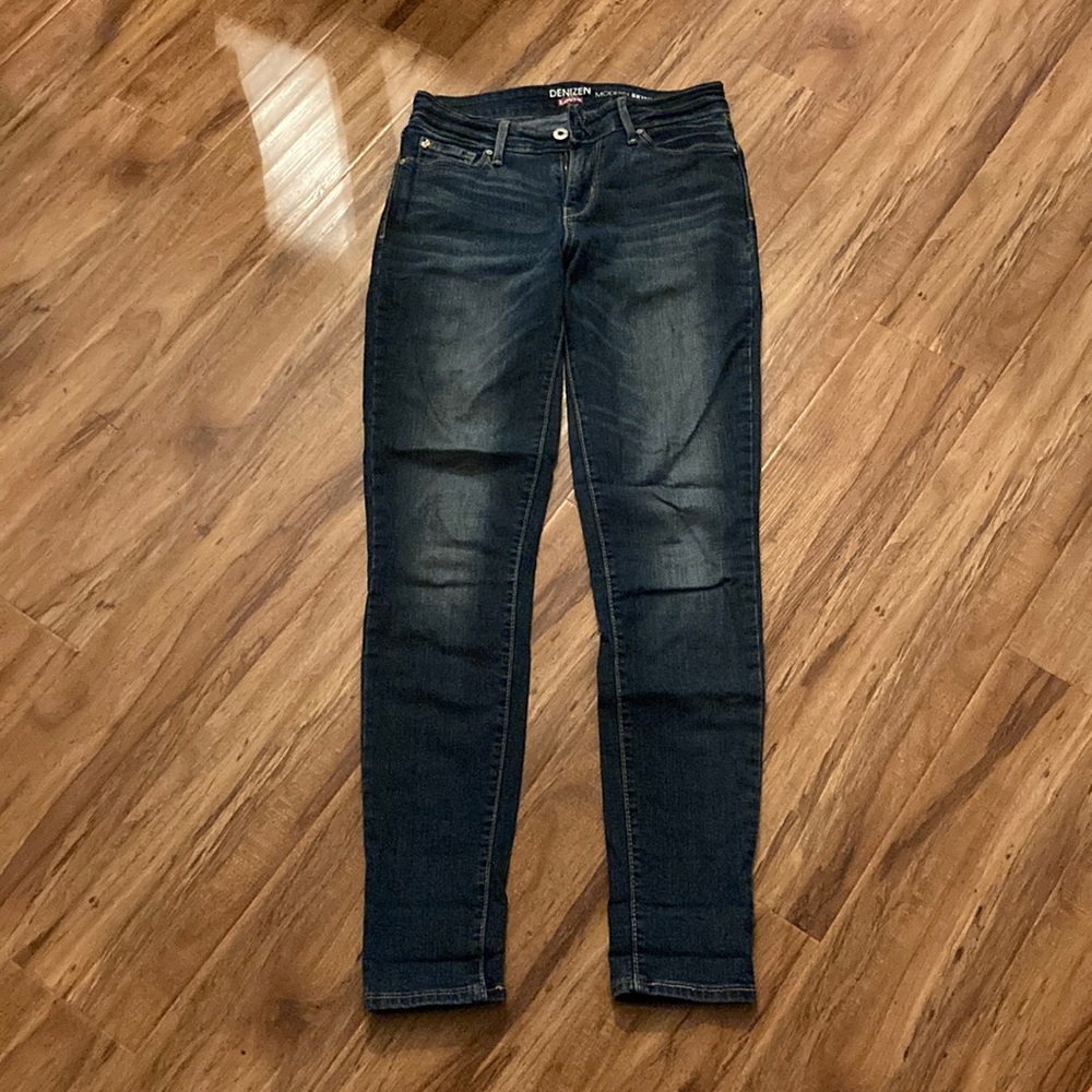 Size 2 Denizen by Levi Modern Skinny Jeans